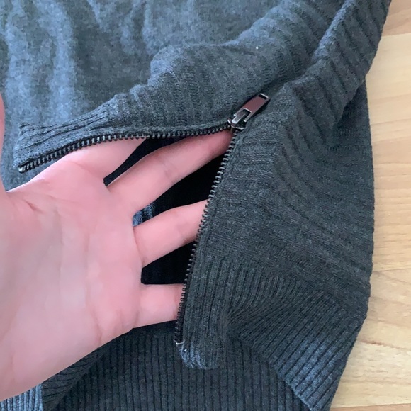 Peyton Primrose Size Large Grey Sweater - Picture 6 of 7